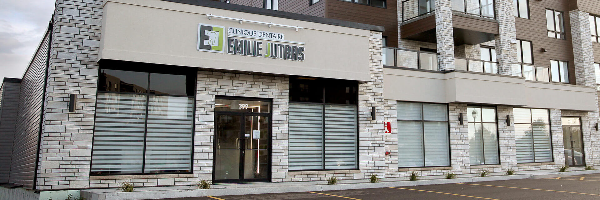 Vue extérieure de la Clinique dentaire Émilie Jutras